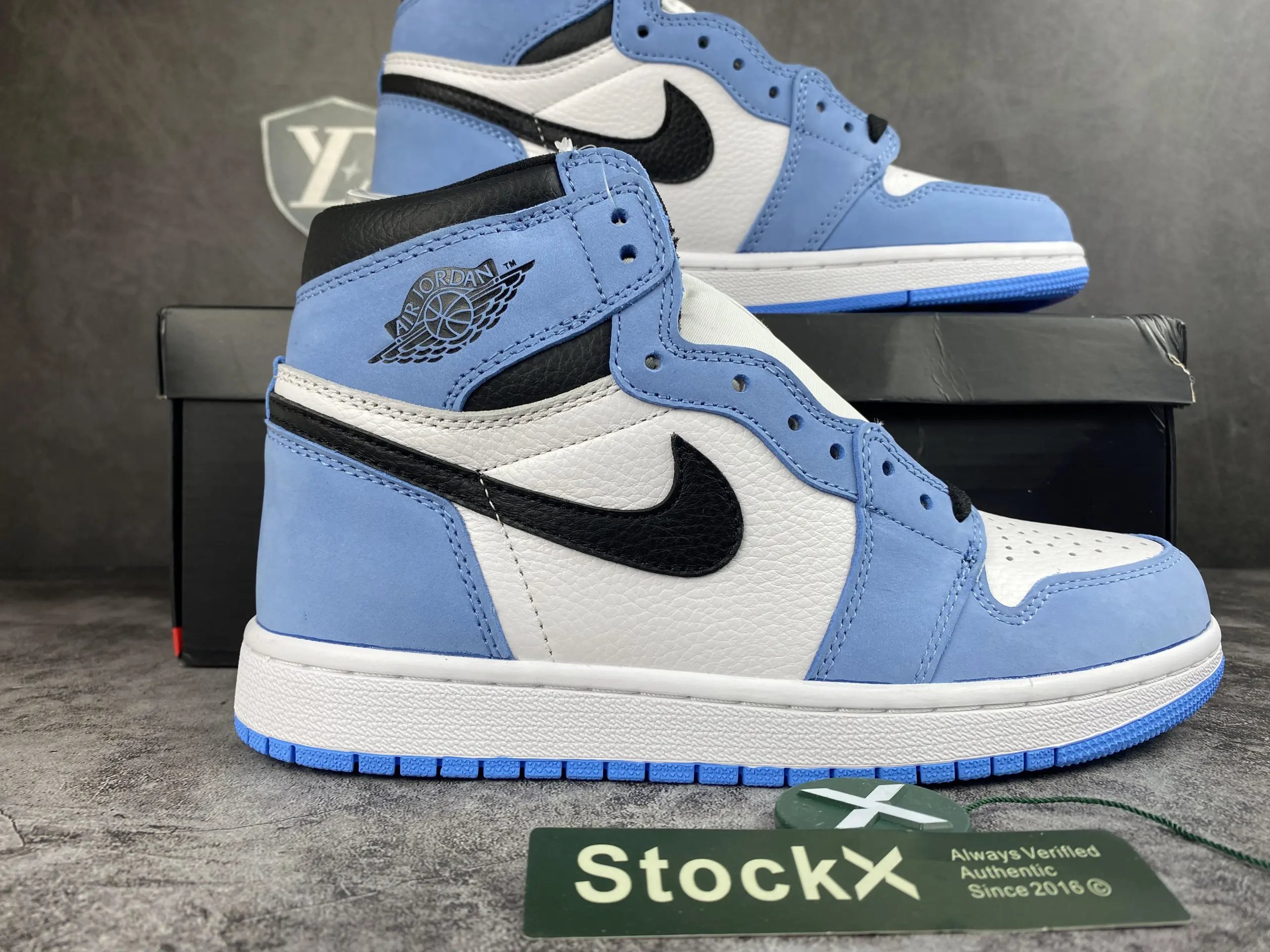 Blue 555088 134