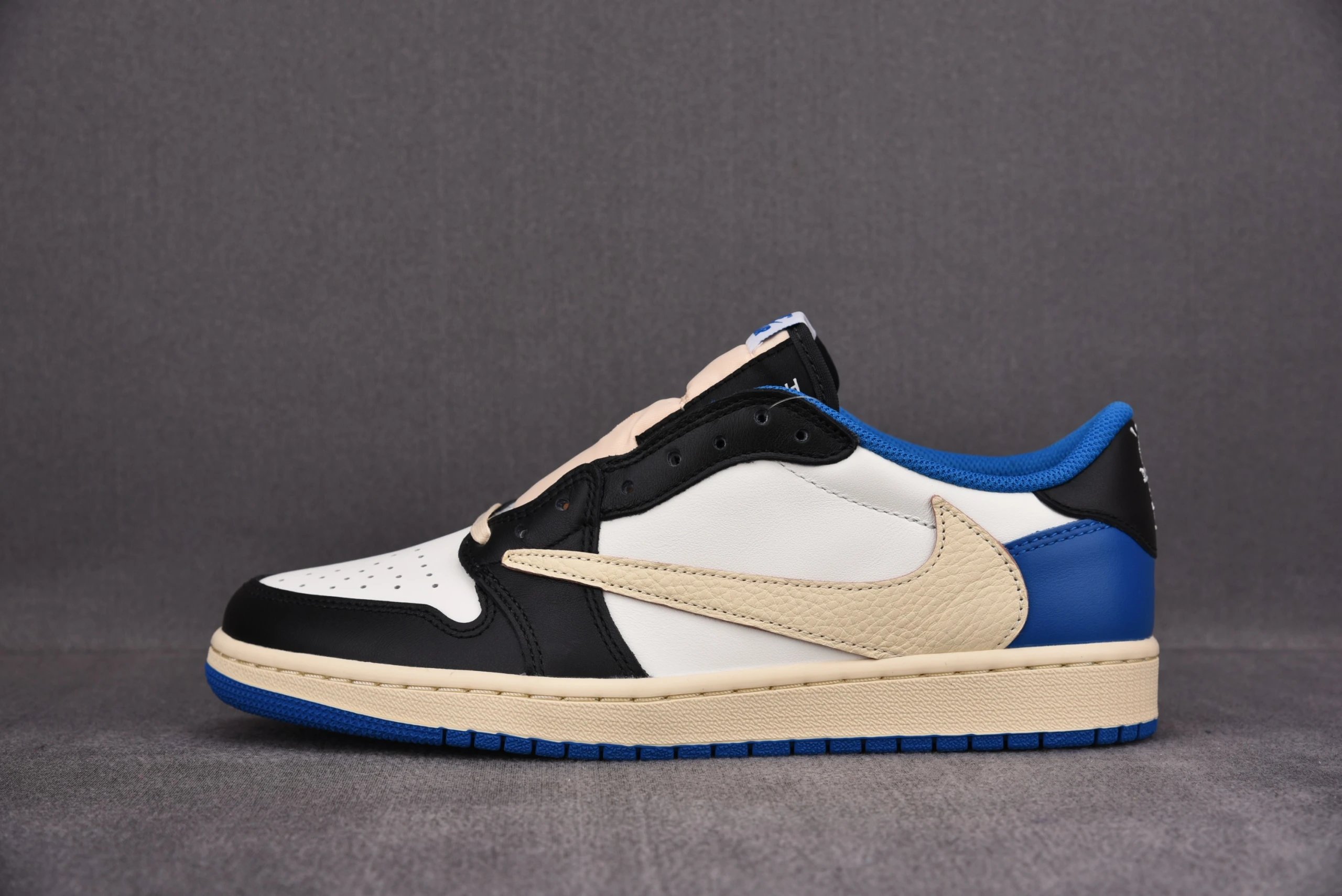 Reverse Swoosh Low DM7