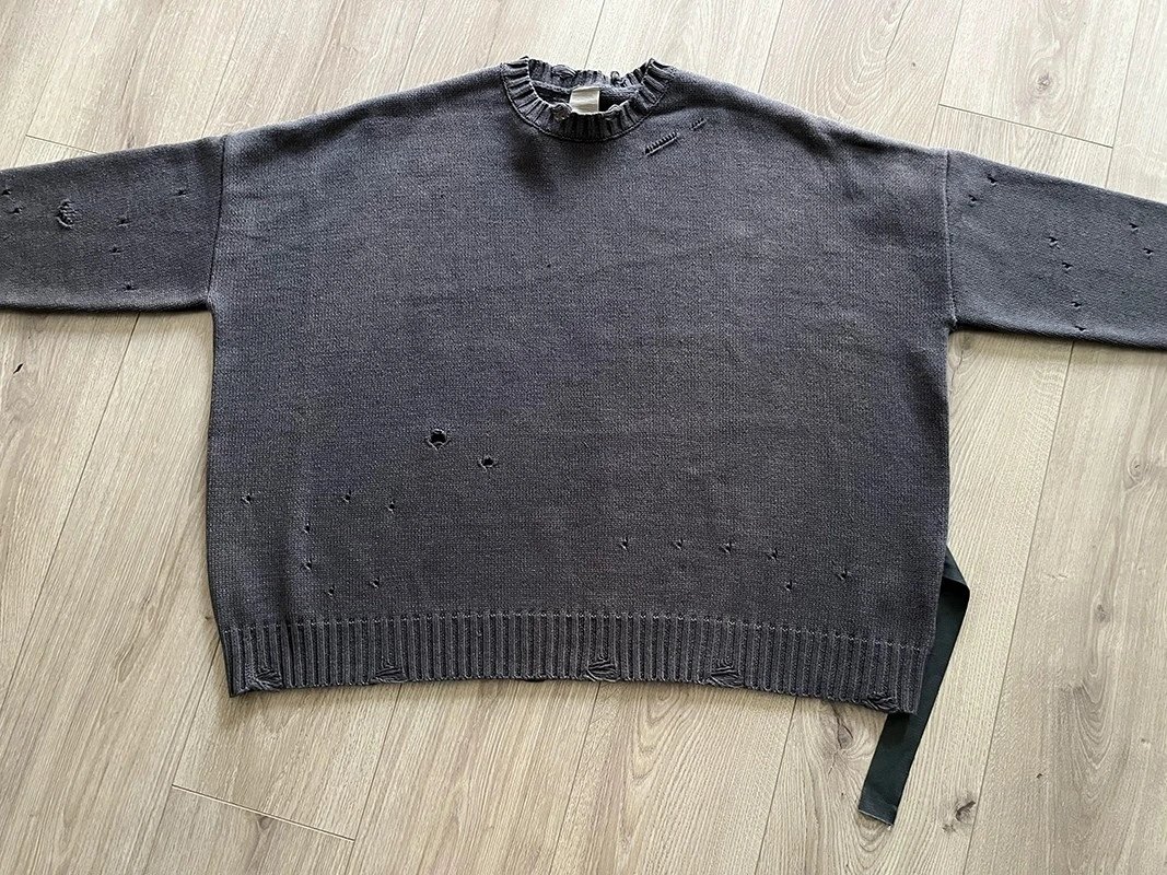 UMTCar sweater