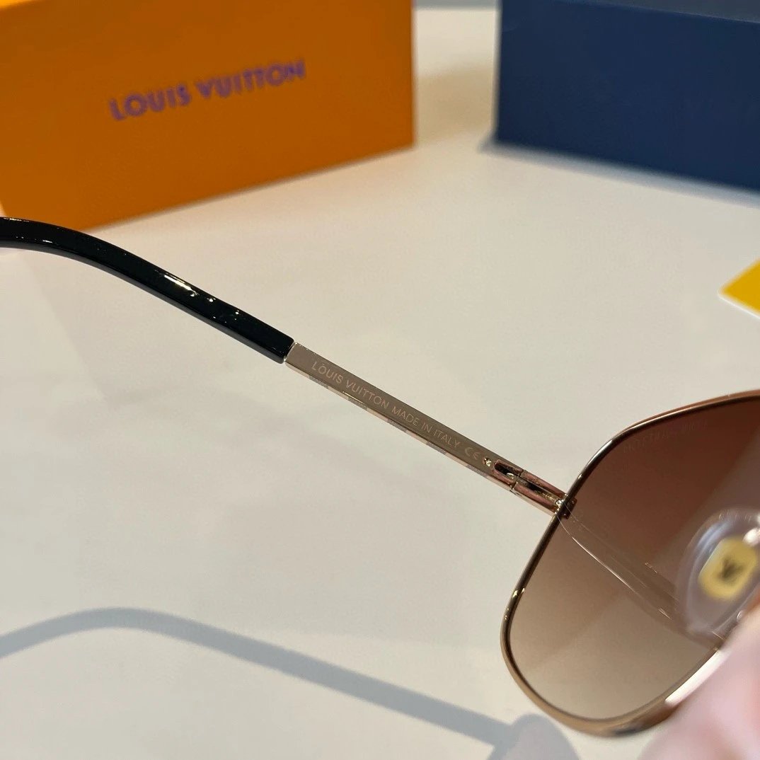 LOUIS VUITTON Sunglasses