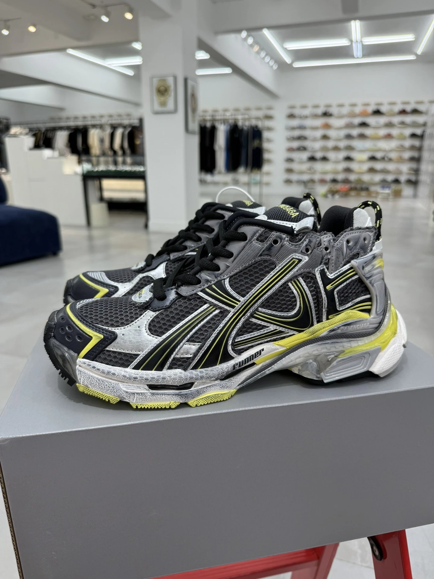 BALENCIAGA Runner Shoes-4