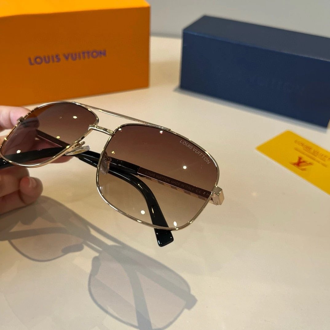 LOUIS VUITTON Sunglasses