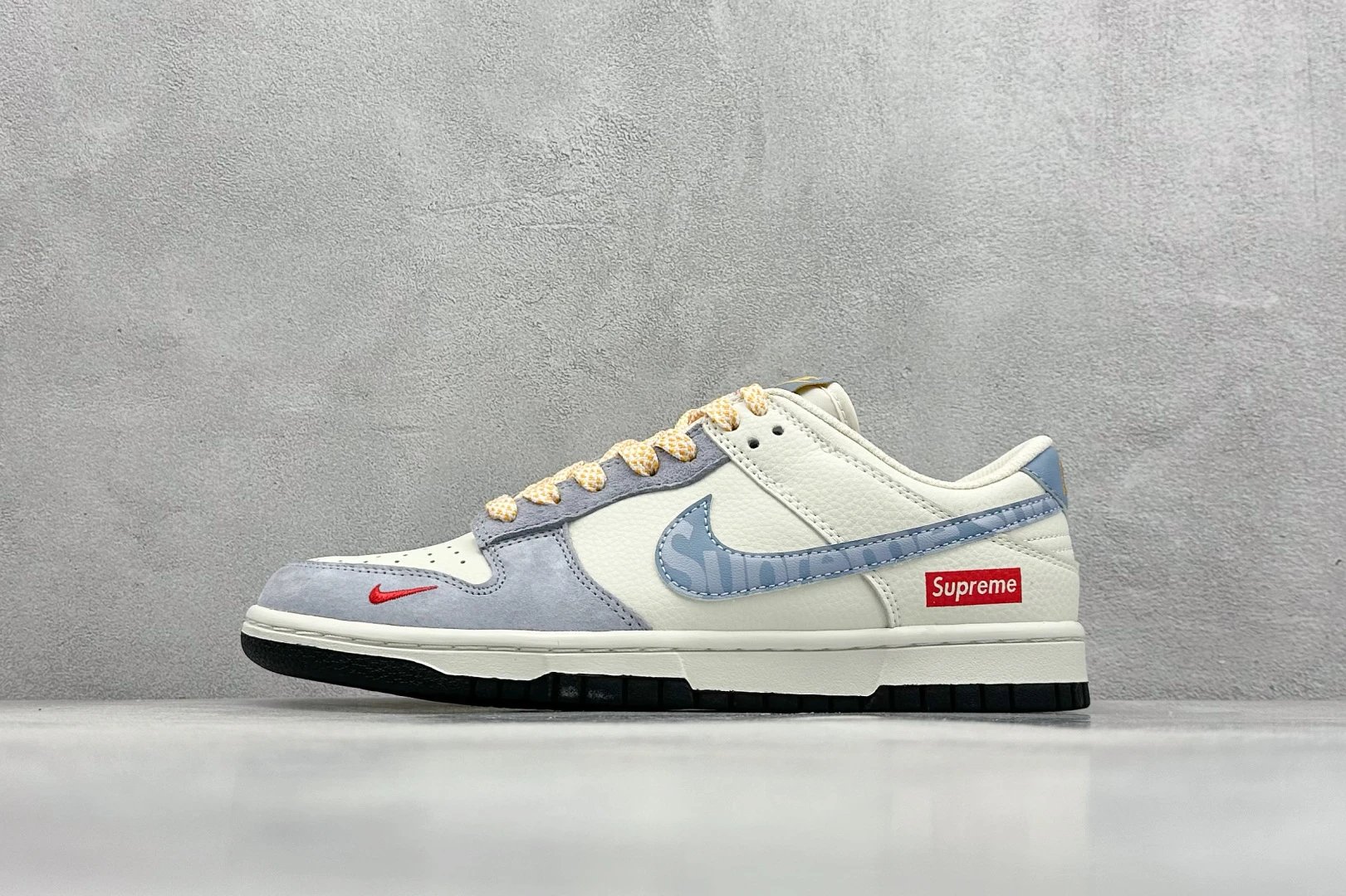 Nike dk x Supreme Shoes