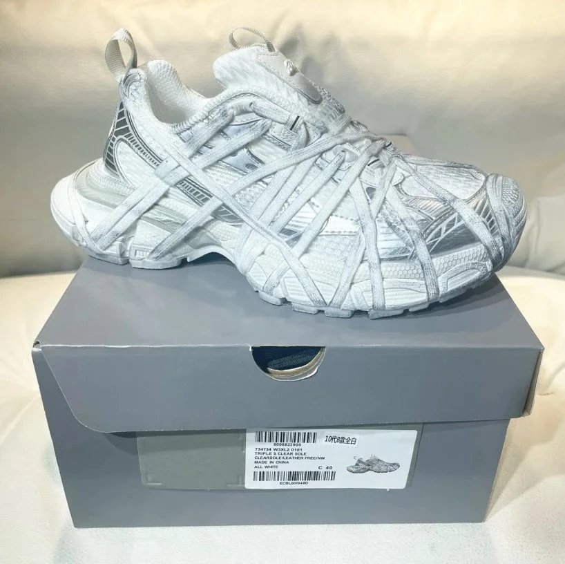 BALENCIAGA  3