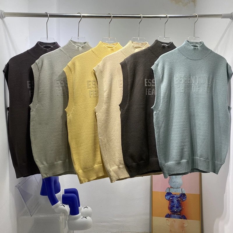 ESSENTIALS Sweater