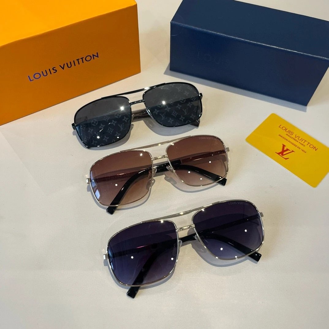 LOUIS VUITTON Sunglasses