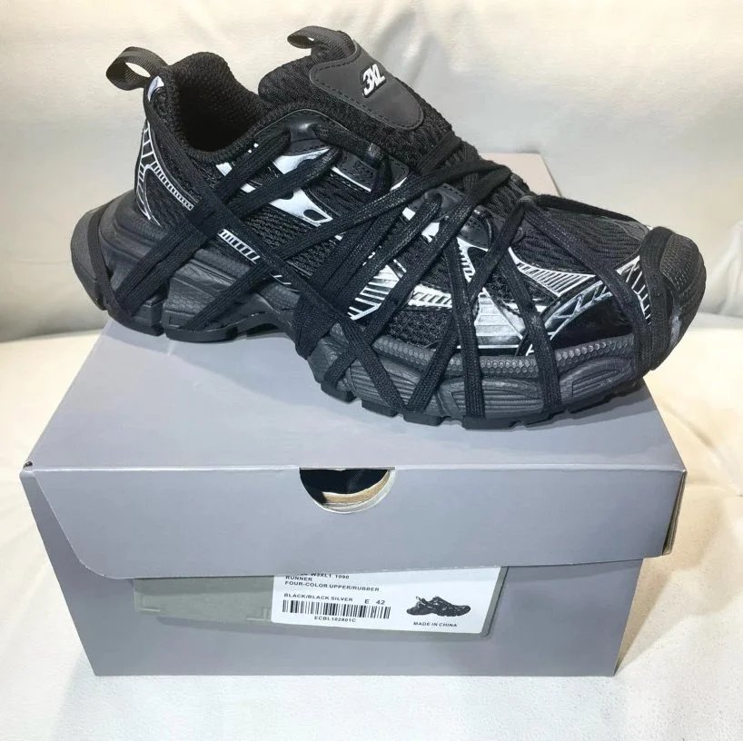 BALENCIAGA  3