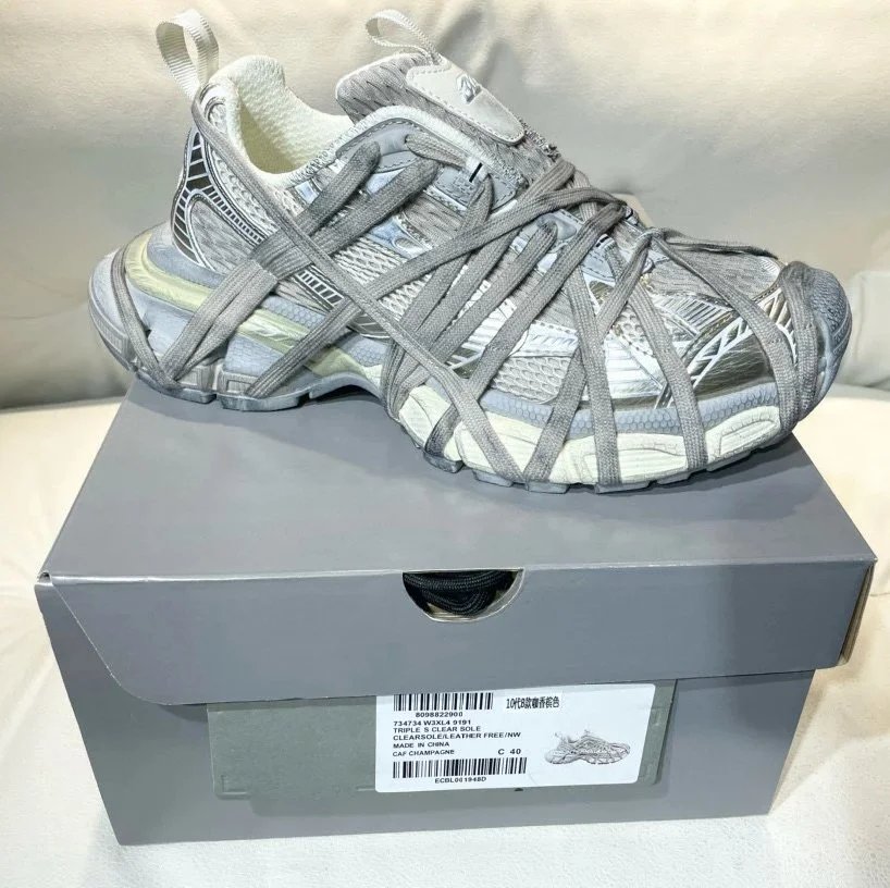 BALENCIAGA  3