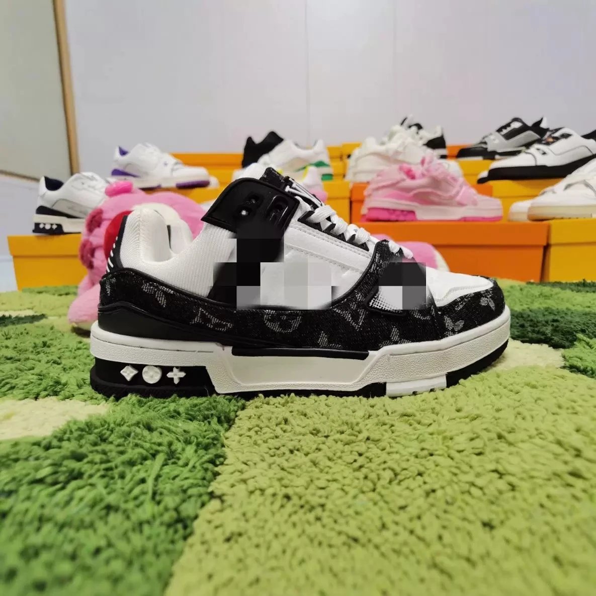 LOUIS VUITTON v Shoes