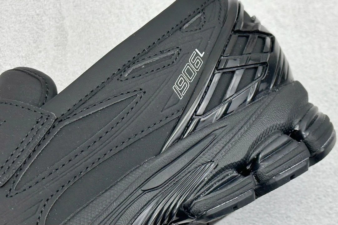 NBalce u1906 shoes