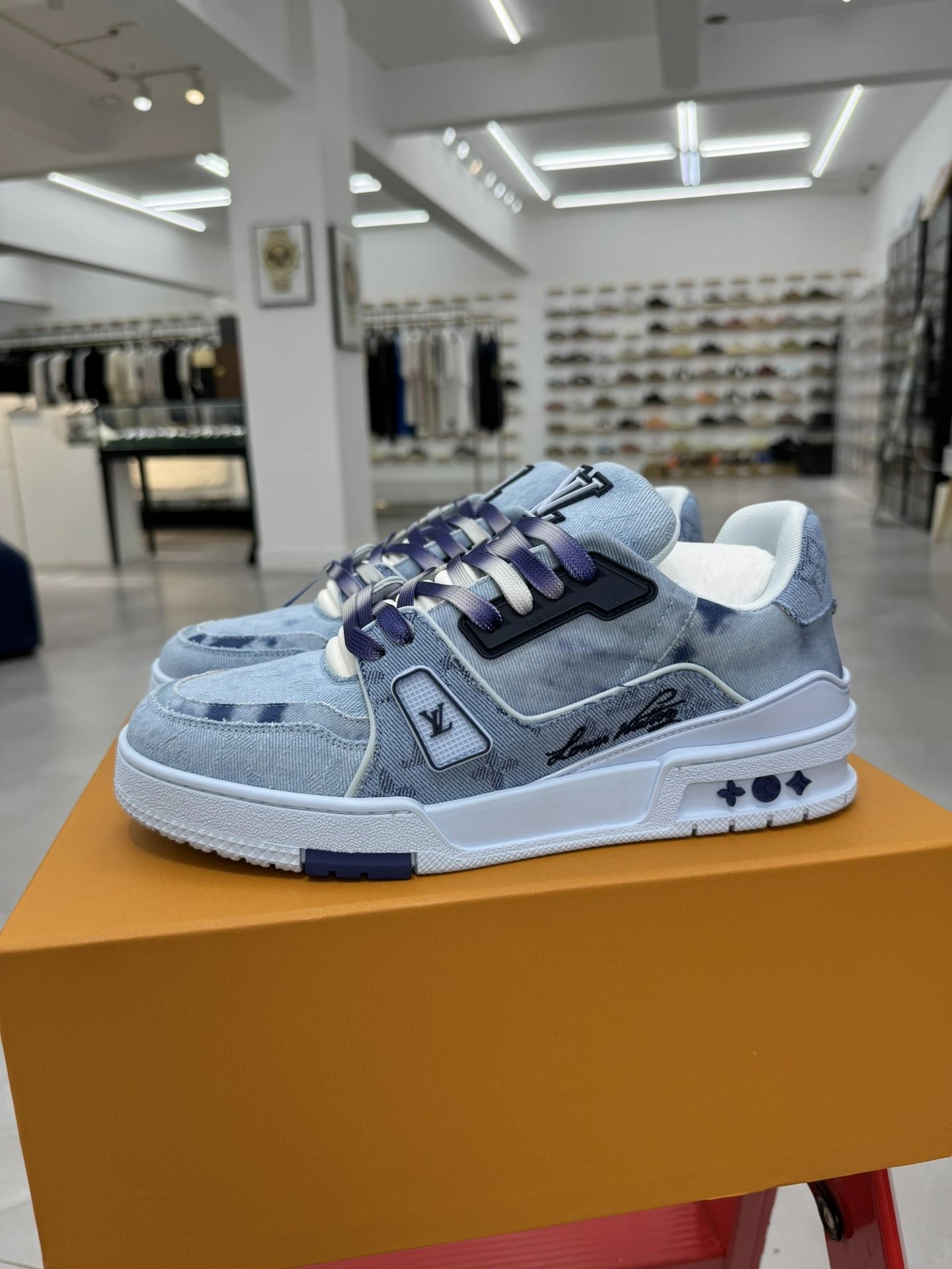LV LOUIS VUITTON Trainer 1ACVNO Shoes