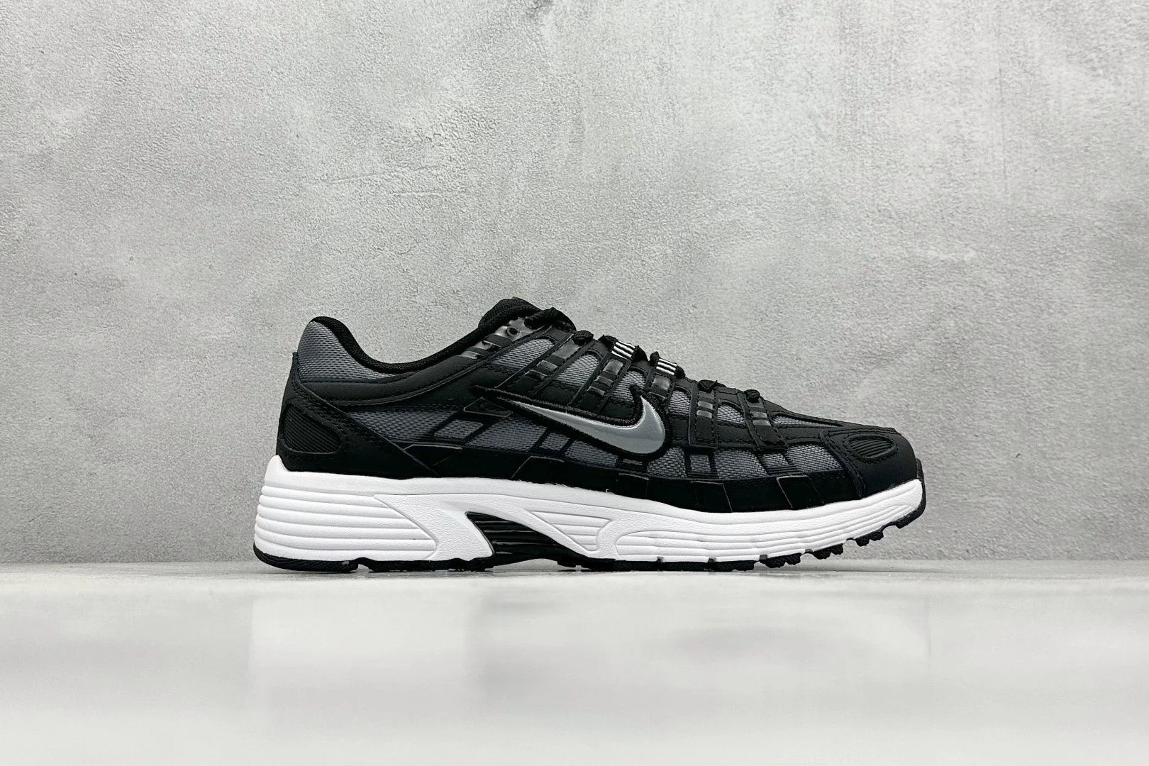 Nike P6