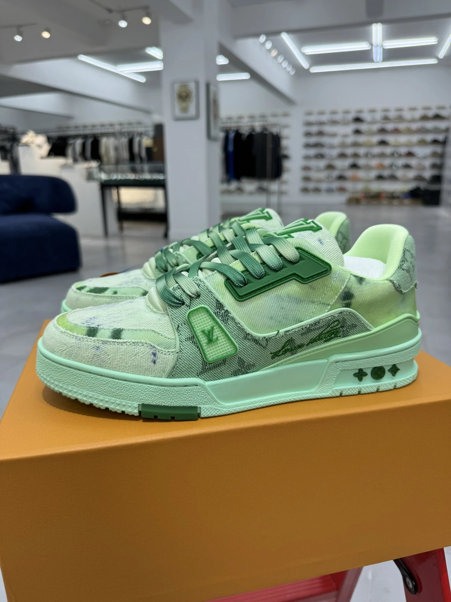 LV LOUIS VUITTON Trainer 1ACVNO Shoes