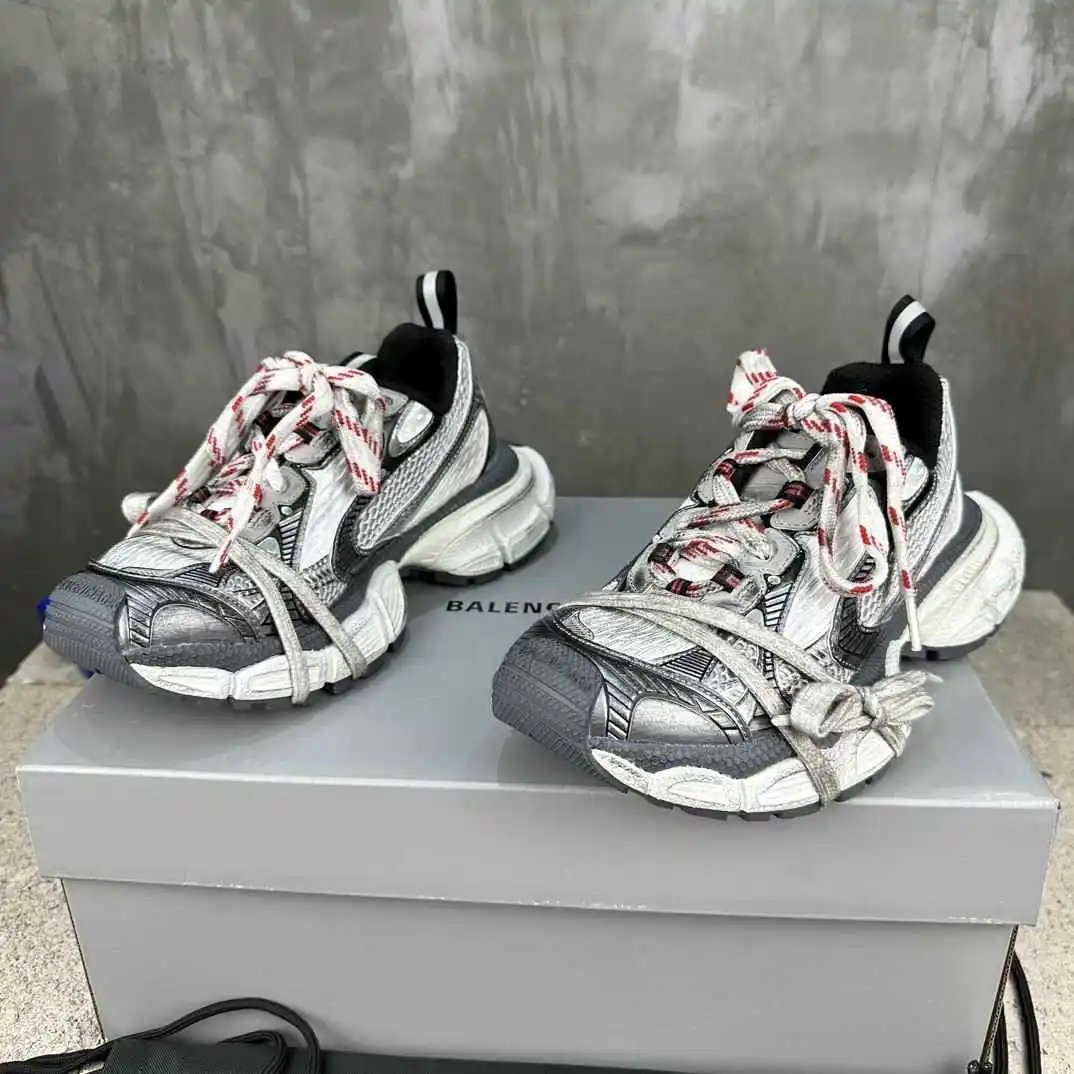 BALENCIAGA 3XX