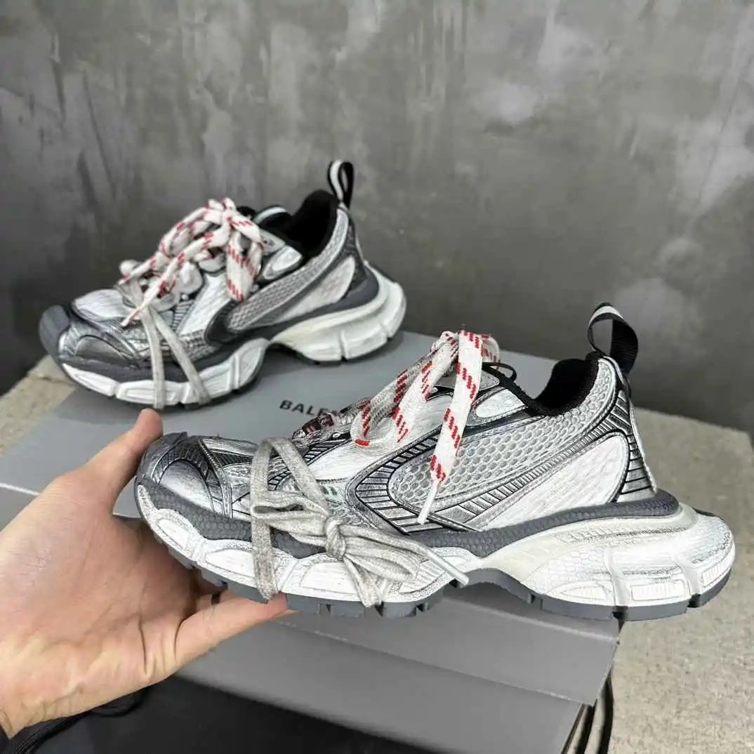 BALENCIAGA 3XX