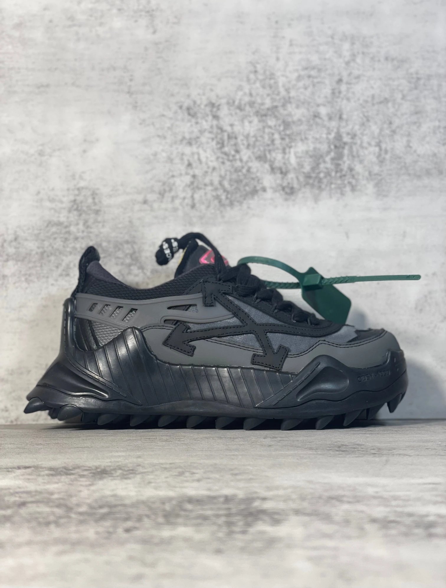 OFF-WHITE C0 Shoes (Excellent)