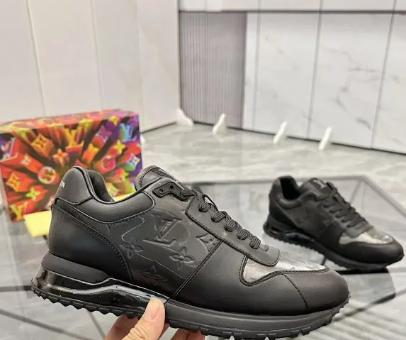 LOUIS VUITTON Run Shoes-1