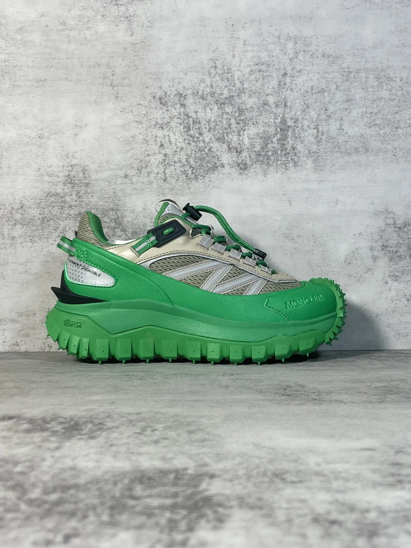 Monclar tra Shoes