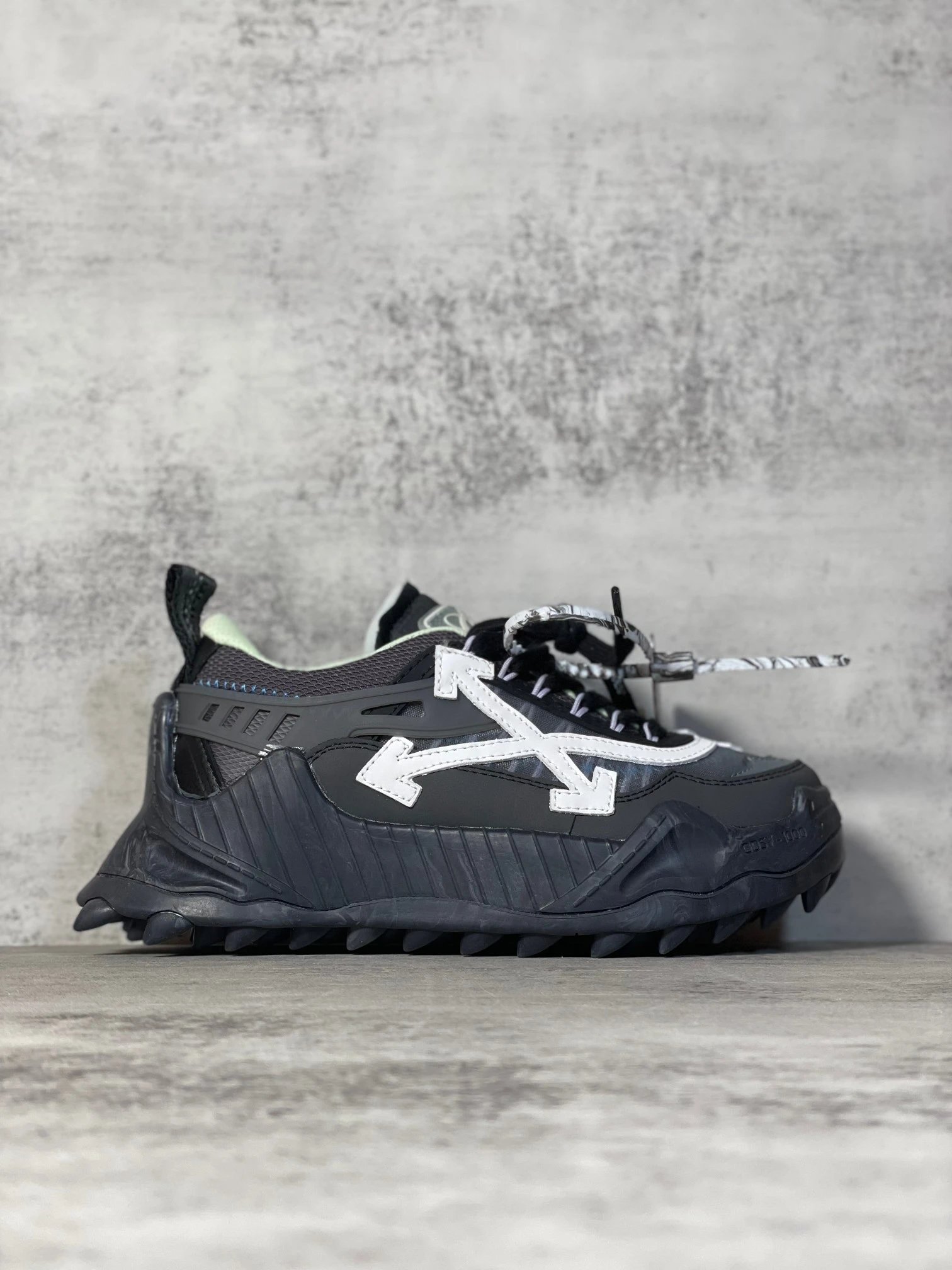 OFF-WHITE C0 Shoes (Excellent)