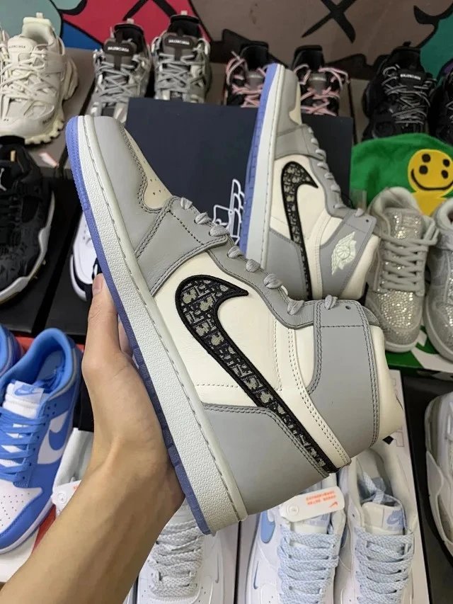 DIOR x Air jordan Shoes (Excellent)