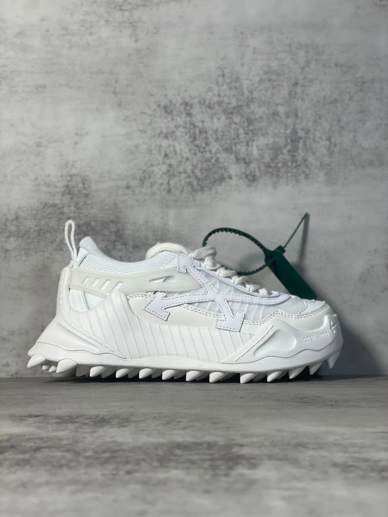 OFF-WHITE C0 Shoes (Excellent)