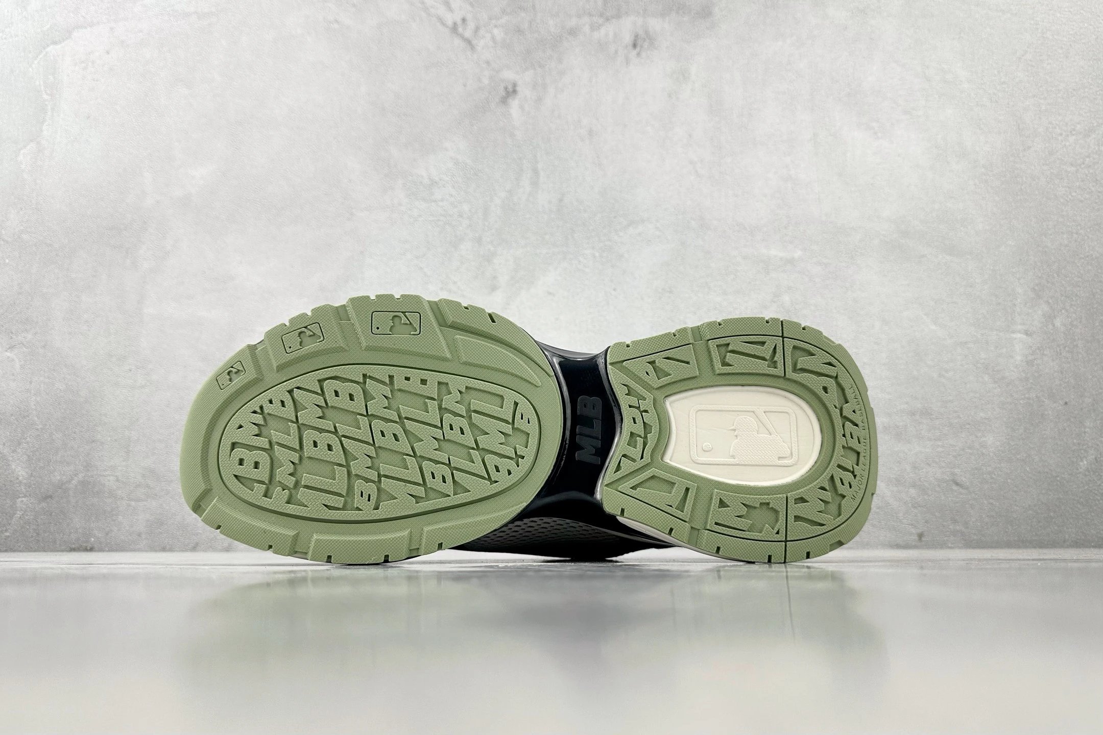 MLB Shoes