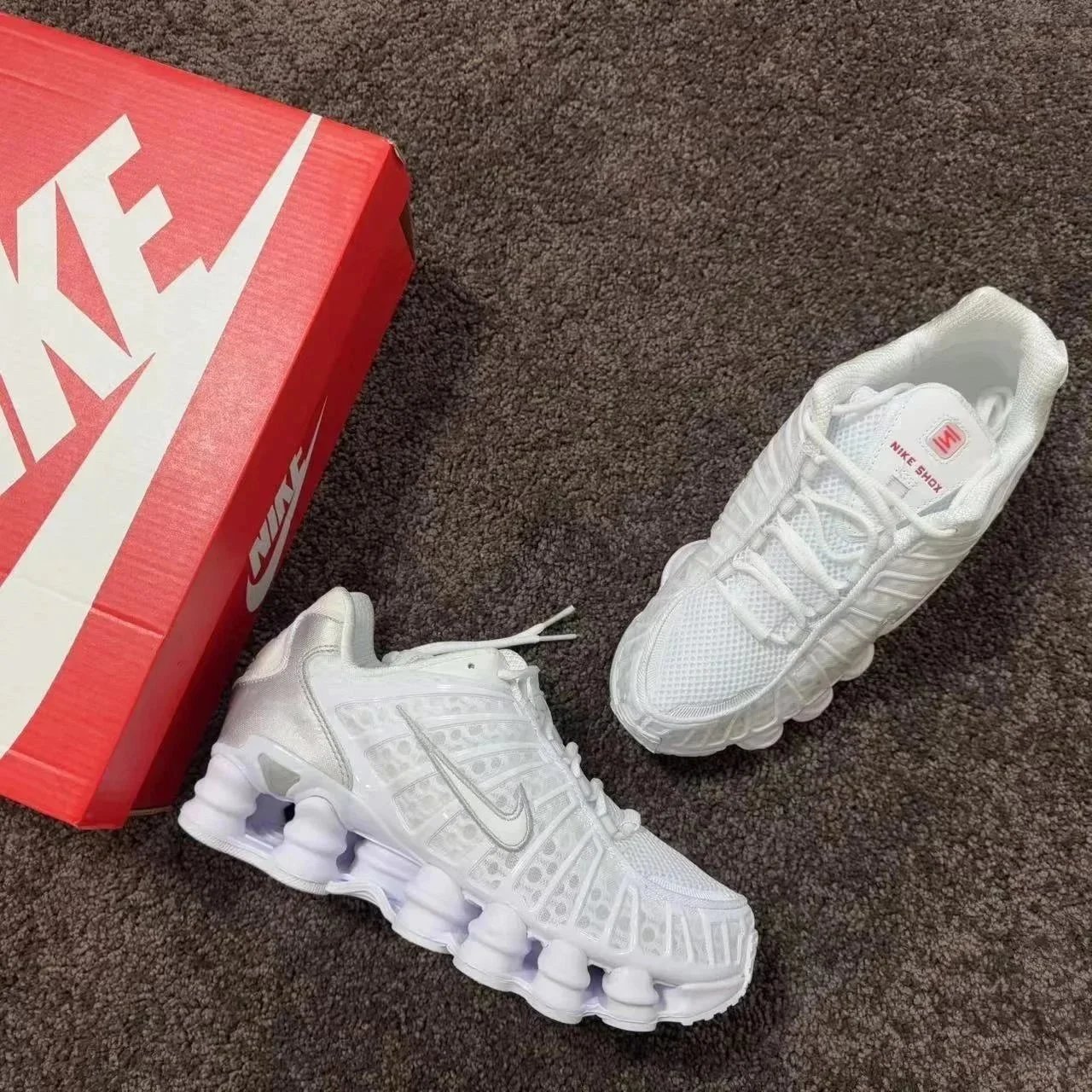 White AR3566-003