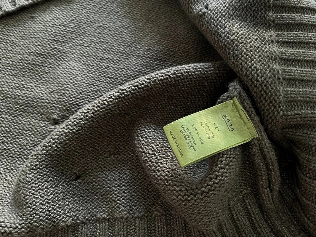 UMTCar sweater