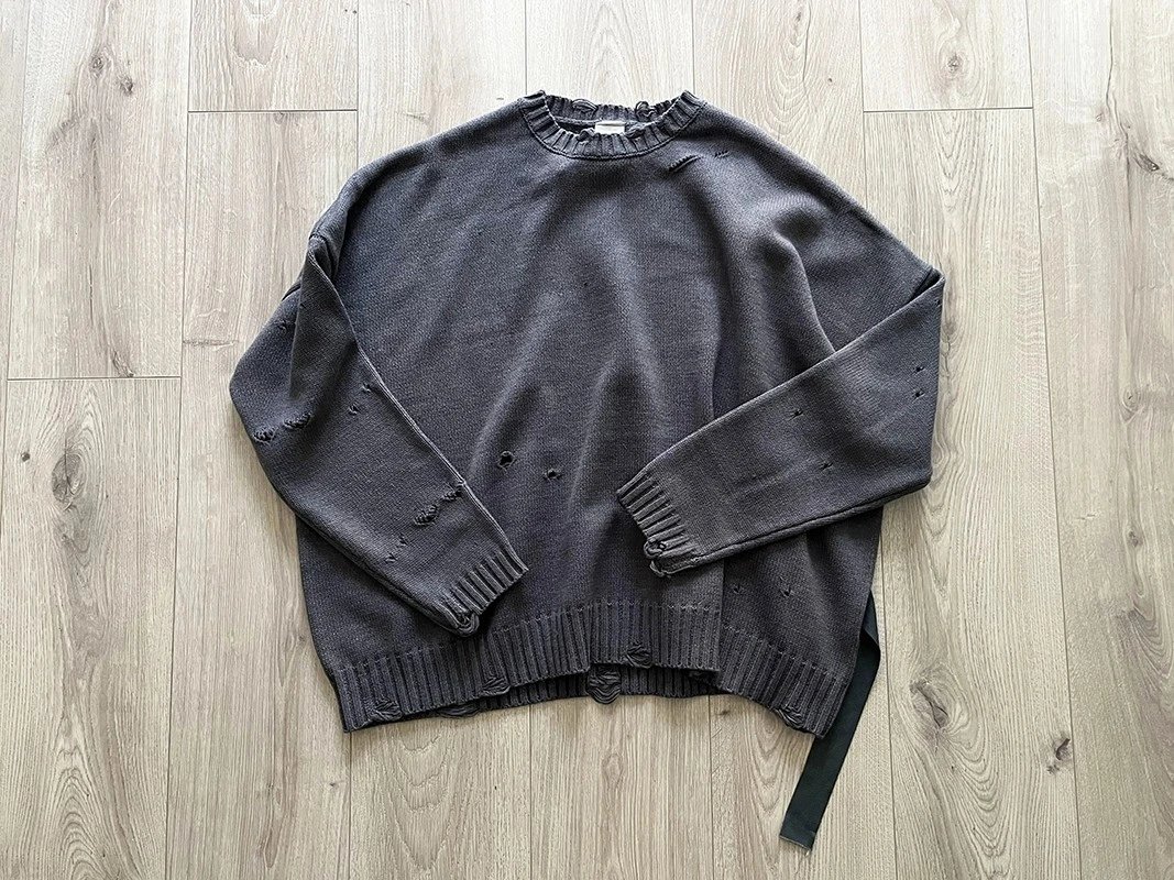 UMTCar sweater