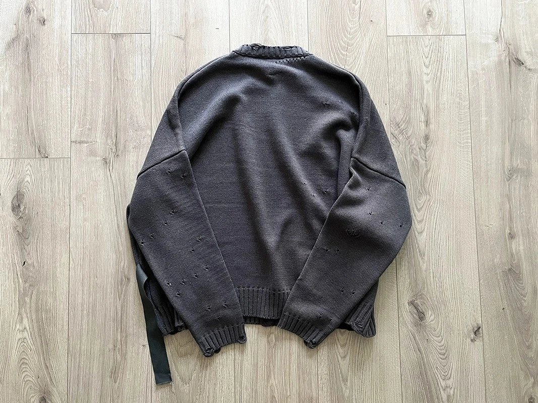 UMTCar sweater