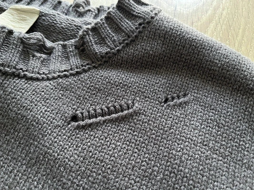 UMTCar sweater