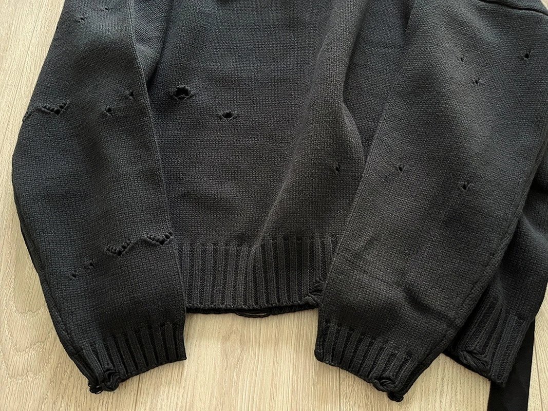 UMTCar sweater