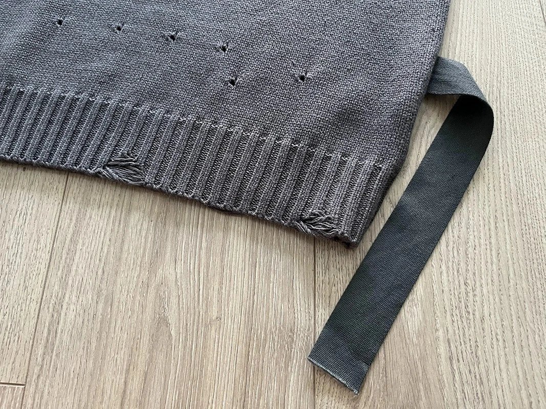 UMTCar sweater
