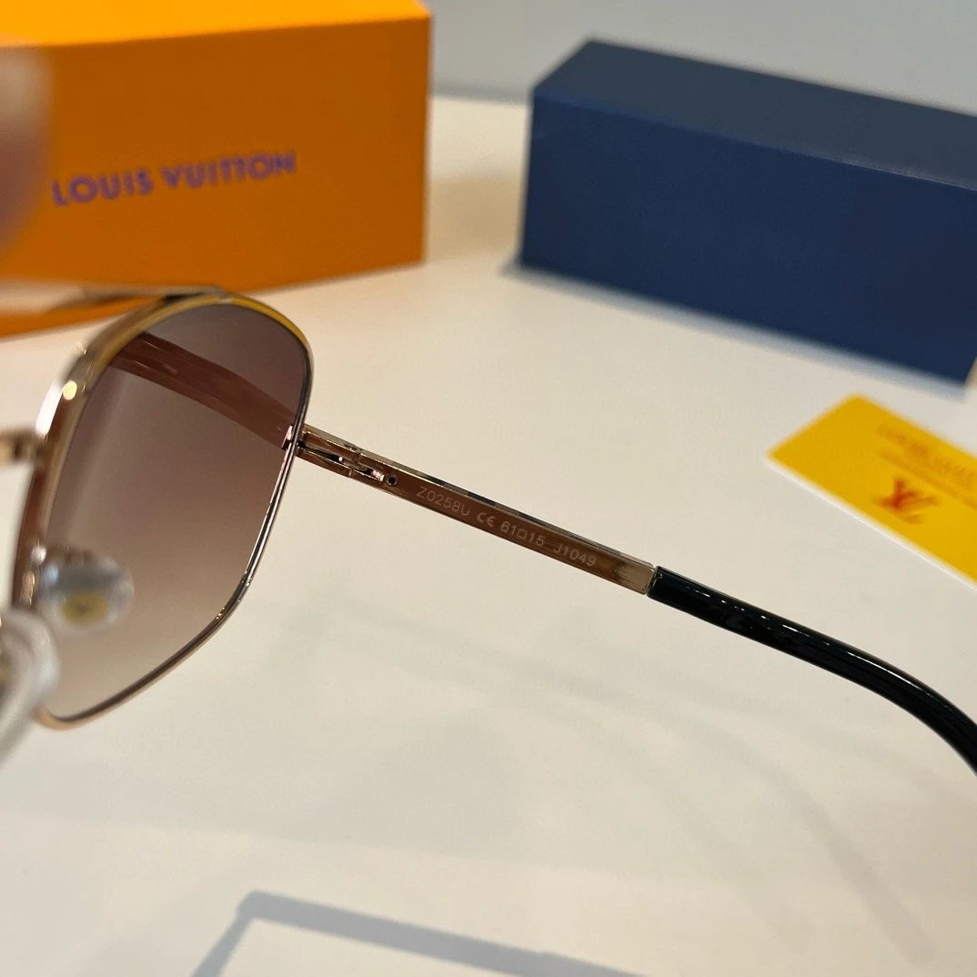LOUIS VUITTON Sunglasses
