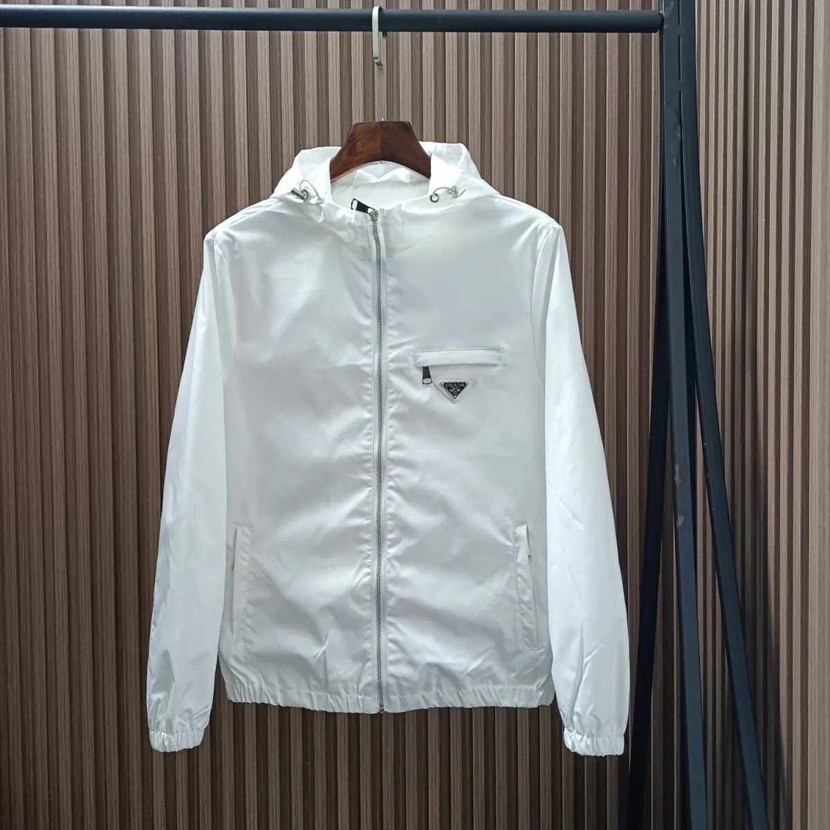 04-Prada