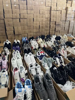 thumbnail for (PD Welfare) shoe blind box, no box, some parts slightly squeezed.