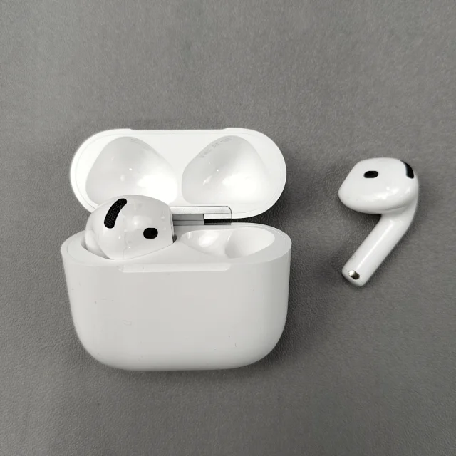 Apple Wireless earbuds with charging case product detail image 35
