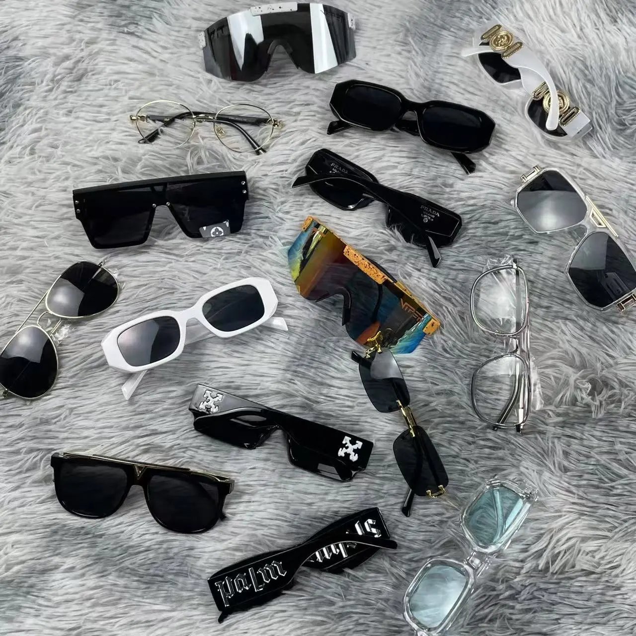 Prada Glasses Symbole