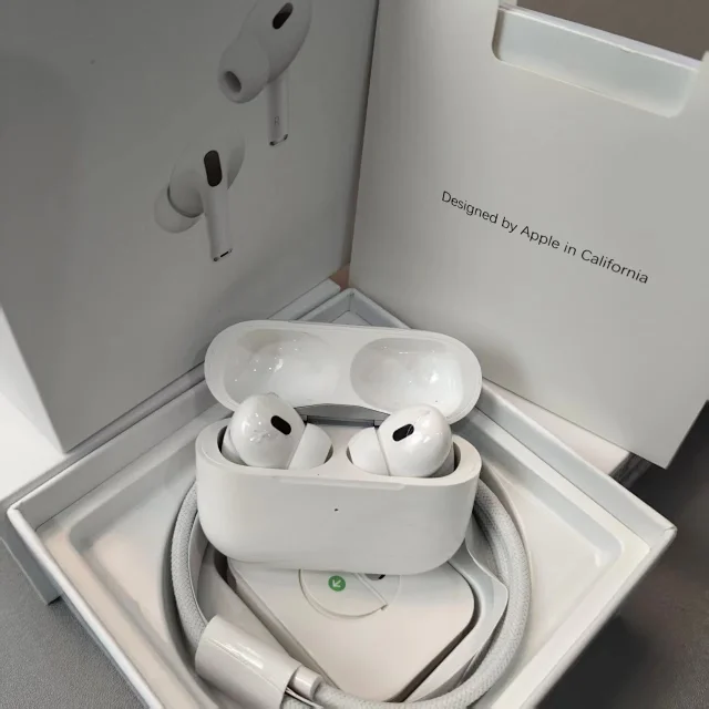 Apple Wireless earbuds with charging case product detail image 10