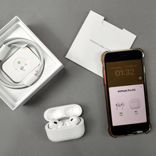 Apple Wireless earbuds with charging case product detail image 12