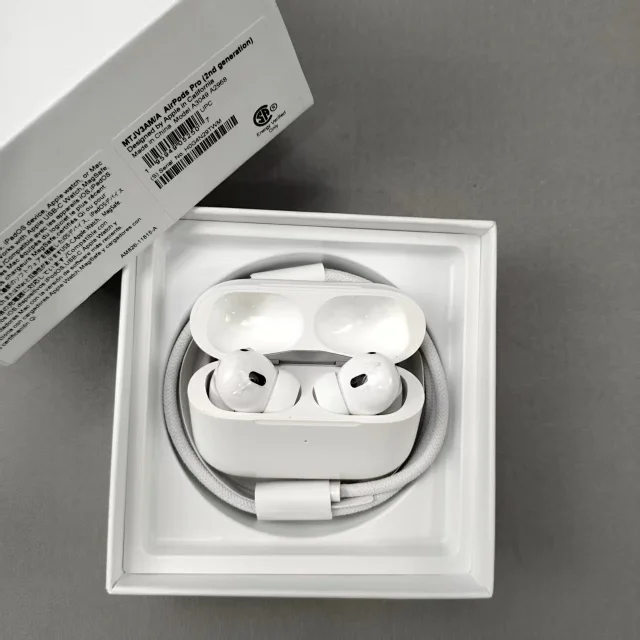 Apple Wireless earbuds with charging case product detail image 16