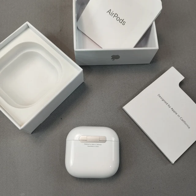 Apple Wireless earbuds with charging case product detail image 36