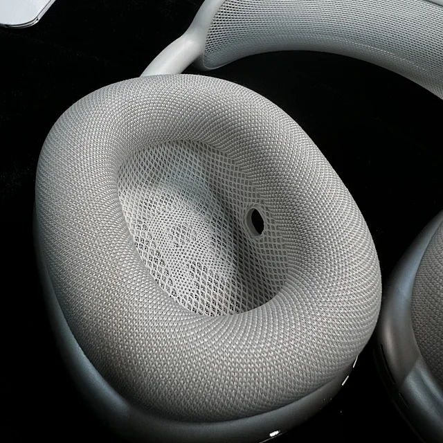 Apple Wireless earbuds with charging case product detail image 7