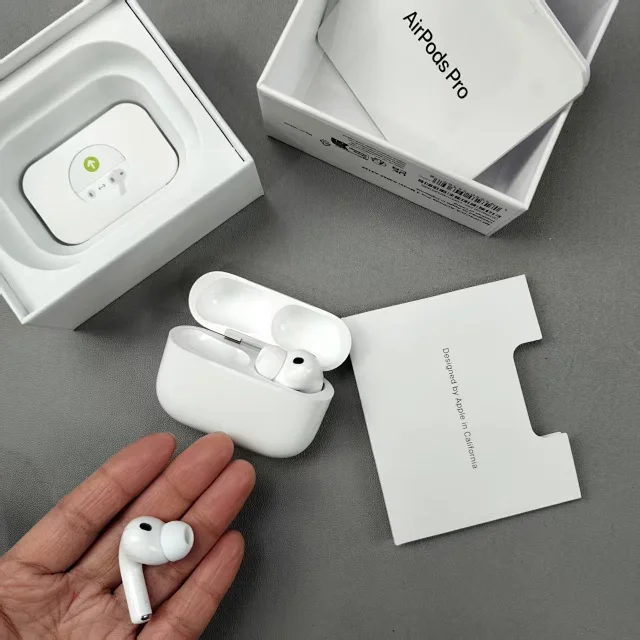 Apple Wireless earbuds with charging case product detail image 24