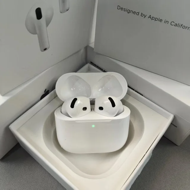 Apple Wireless earbuds with charging case product detail image 28