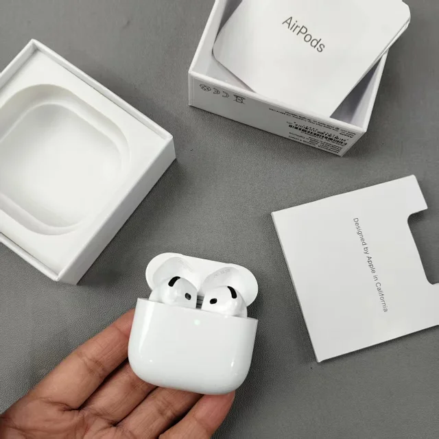 Apple Wireless earbuds with charging case product detail image 31