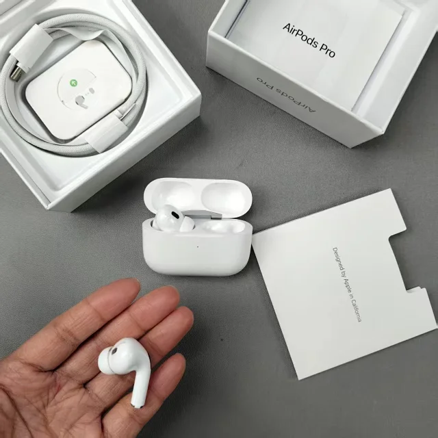 Apple Wireless earbuds with charging case product detail image 14