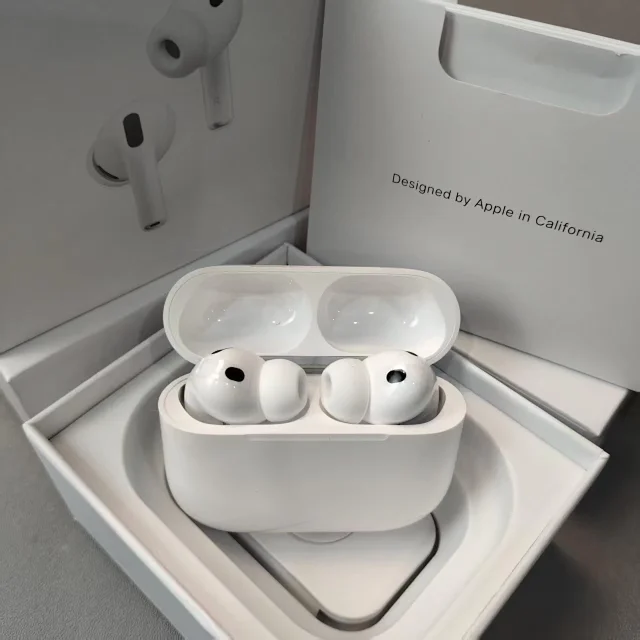 Apple Wireless earbuds with charging case product detail image 19