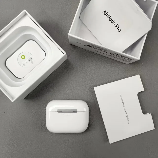 Apple Wireless earbuds with charging case product detail image 27