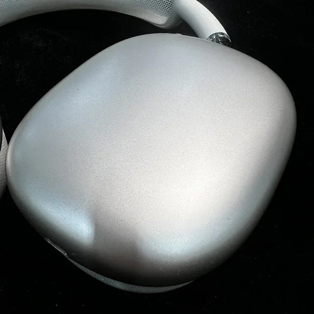 Apple Wireless earbuds with charging case product detail image 2